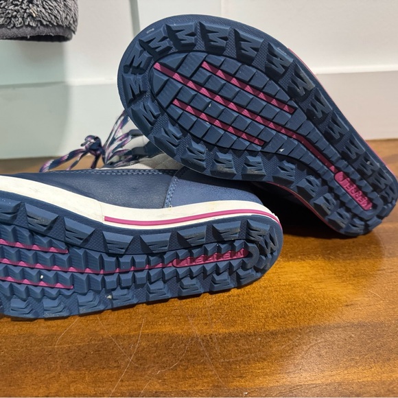 Merrell girls winter snow boots size 4 - barley worn - Picture 3 of 3